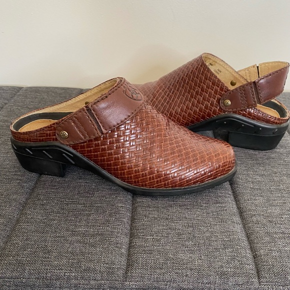 Ariat Shoes - Ariat Basket Woven Rattan Weave Brown Leather Slingback Clogs Mules. Sz 7